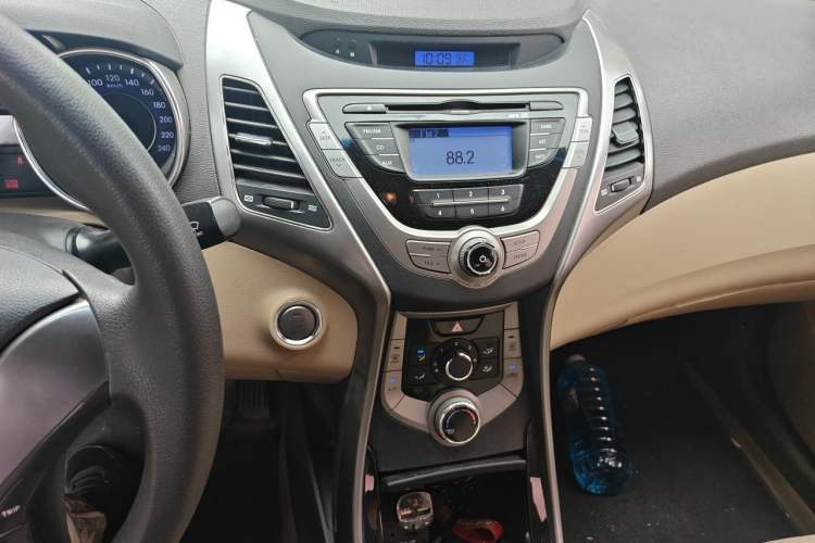 Used Hyundai Elantra (5th Generation / Langdong) 2012 1.6L Manual Leading Model Audio And AC Panel
