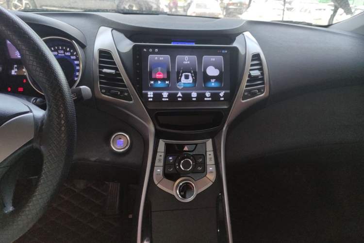 Used Hyundai Elantra (5th Generation / Langdong) 2012 1.6L Manual Leading Model Audio And AC Panel