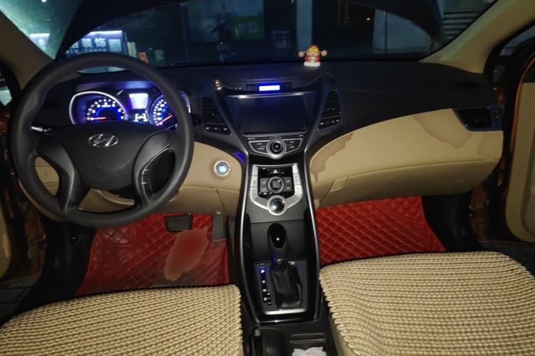Used Hyundai Elantra (5th Generation / Langdong) 2012 1.6L Automatic Leading Model Center Console