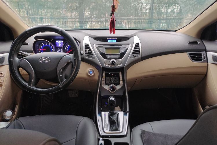 Used Hyundai Elantra (5th Generation / Langdong) 2012 1.6L Automatic Leading Model Center Console