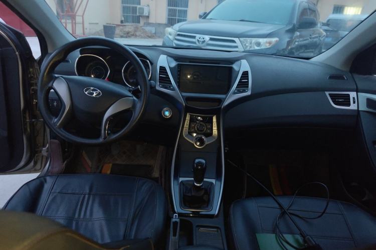 Used Hyundai Elantra (5th Generation / Langdong) 2012 1.6L Manual Leading Model Center Console