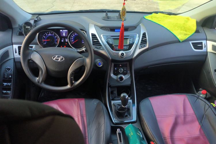 Used Hyundai Elantra (5th Generation / Langdong) 2012 1.6L Manual Leading Model Center Console