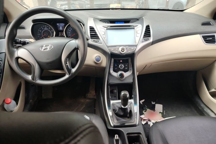 Used Hyundai Elantra (5th Generation / Langdong) 2012 1.6L Manual Leading Model Center Console
