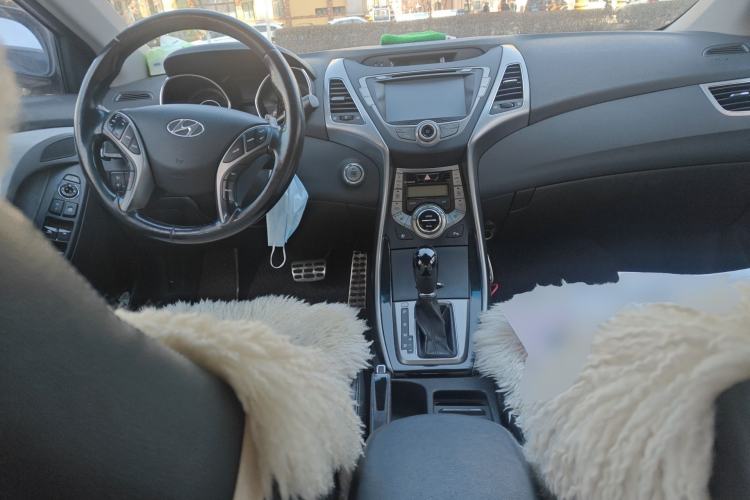 Used Hyundai Elantra (5th Generation / Langdong) 2012 1.8L Automatic Prestige Model Center Console
