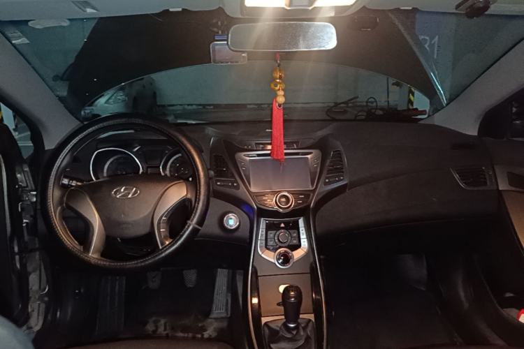 Used Hyundai Elantra (5th Generation / Langdong) 2012 1.6L Manual Leading Model Center Console