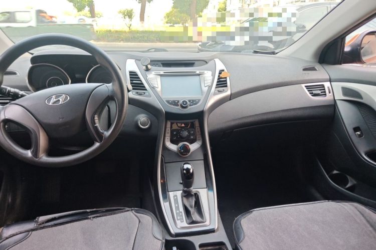 Used Hyundai Elantra (5th Generation / Langdong) 2012 1.6L Automatic Leading Model Center Console