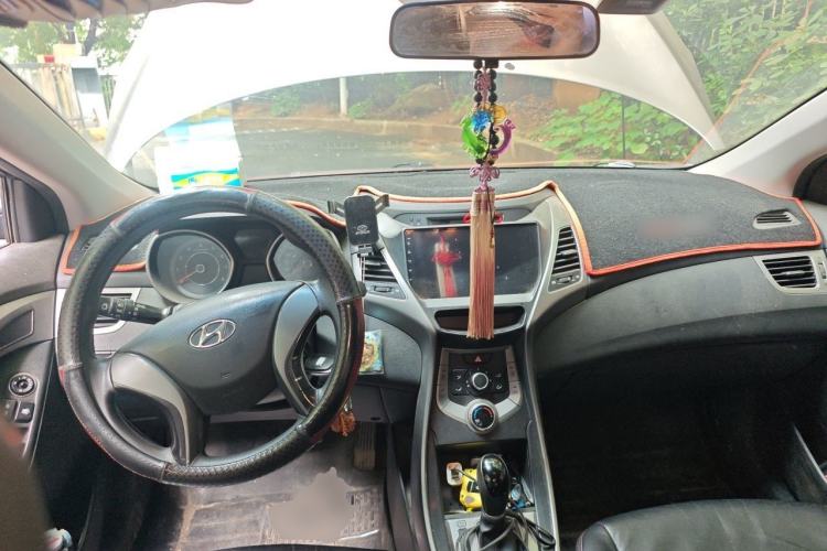 Used Hyundai Elantra (5th Generation / Langdong) 2012 1.6L Automatic Fashion Edition Center Console