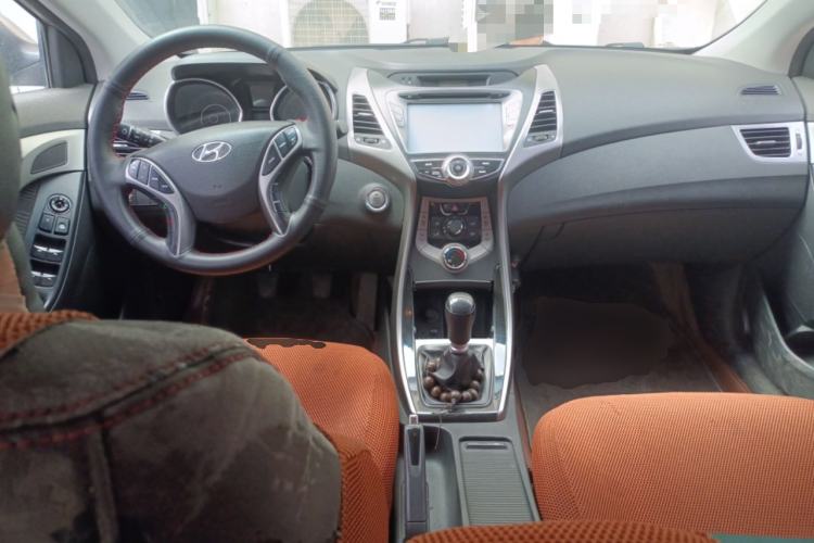 Used Hyundai Elantra (5th Generation / Langdong) 2012 1.6L Manual Leading Model Center Console