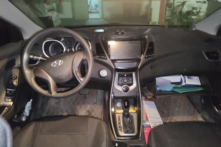 Used Hyundai Elantra (5th Generation / Langdong) 2012 1.6L Automatic Leading Model Center Console