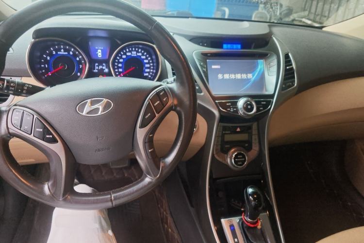 Used Hyundai Elantra (5th Generation / Langdong) 2012 1.6L Automatic Prestige Model Center Console