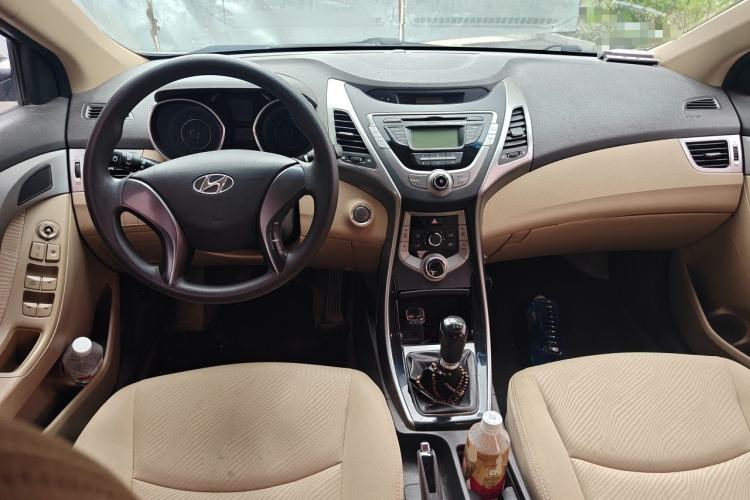 Used Hyundai Elantra (5th Generation / Langdong) 2012 1.6L Manual Leading Model Center Console
