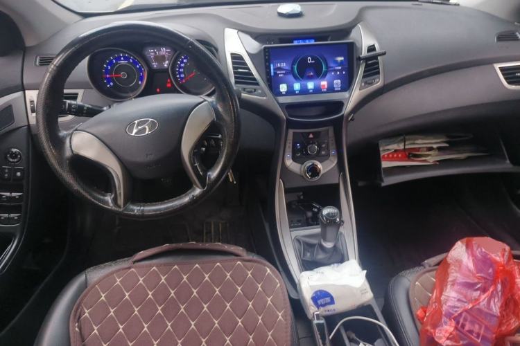 Used Hyundai Elantra (5th Generation / Langdong) 2012 1.6L Manual Fashion Edition Center Console