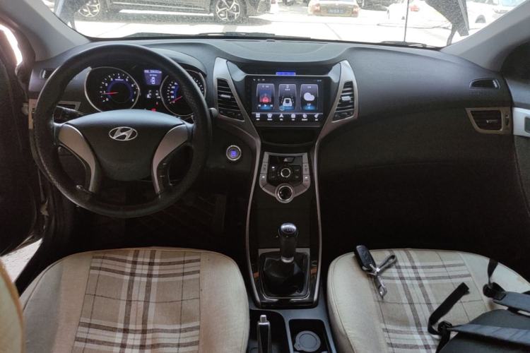 Used Hyundai Elantra (5th Generation / Langdong) 2012 1.6L Manual Leading Model Center Console