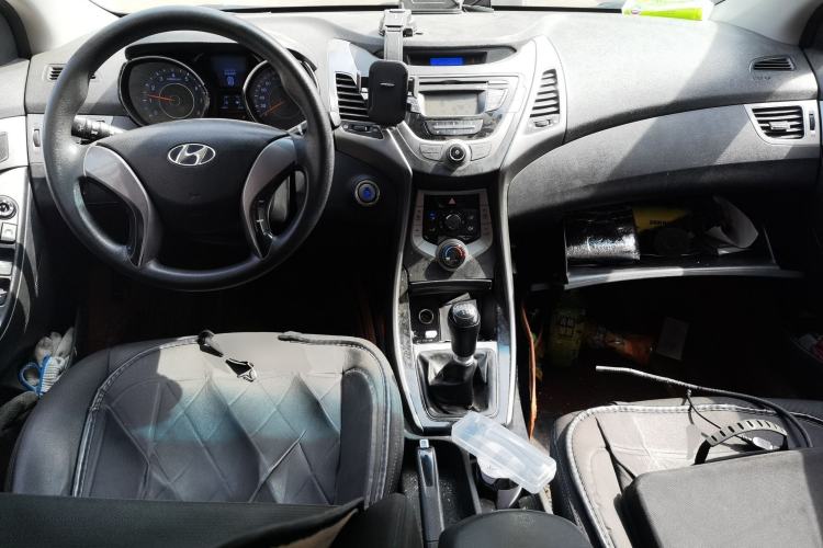 Used Hyundai Elantra (5th Generation / Langdong) 2012 1.6L Manual Leading Model Center Console