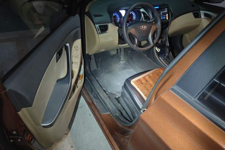 Used Hyundai Elantra (5th Generation / Langdong) 2012 1.6L Automatic Fashion Edition Driver Seat