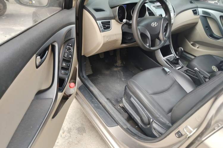 Used Hyundai Elantra (5th Generation / Langdong) 2012 1.6L Manual Leading Model Driver Seat