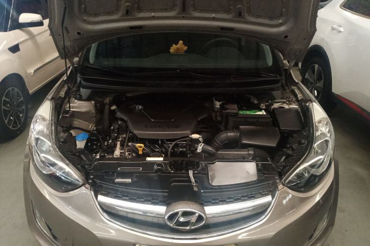 Used Hyundai Elantra (5th Generation / Langdong) 2012 1.6L Automatic Fashion Edition Engine Bay