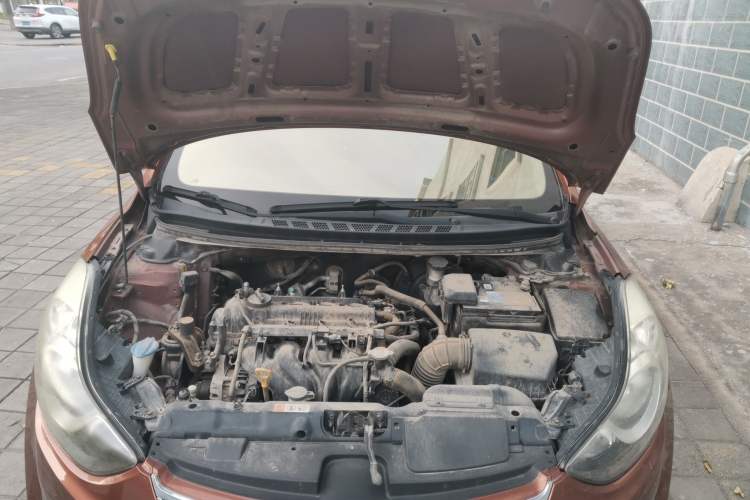 Used Hyundai Elantra (5th Generation / Langdong) 2012 1.6L Manual Leading Model Engine Bay