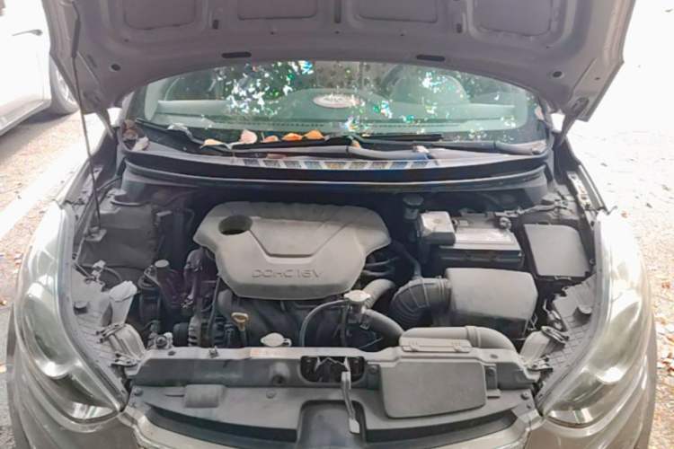 Used Hyundai Elantra (5th Generation / Langdong) 2012 1.6L Manual Fashion Edition Engine Bay