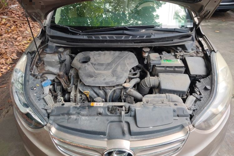 Used Hyundai Elantra (5th Generation / Langdong) 2012 1.6L Automatic Fashion Edition Engine Bay