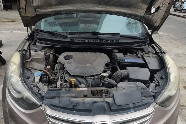 Used Hyundai Elantra (5th Generation / Langdong) 2012 1.6L Automatic Fashion Edition Engine Bay