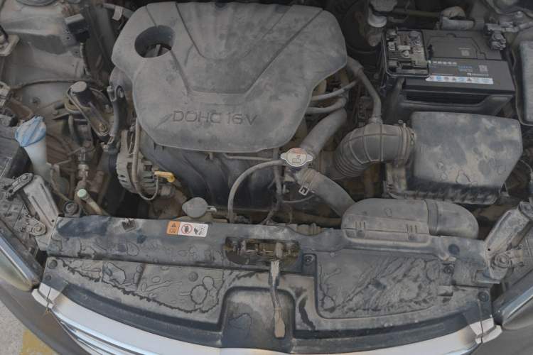 Used Hyundai Elantra (5th Generation / Langdong) 2012 1.6L Manual Leading Model Engine Bay