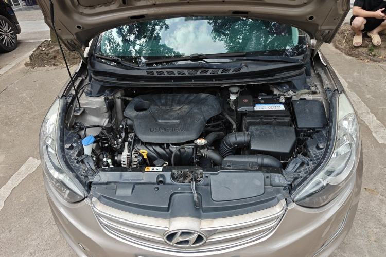 Used Hyundai Elantra (5th Generation / Langdong) 2012 1.6L Automatic Fashion Edition Engine Bay