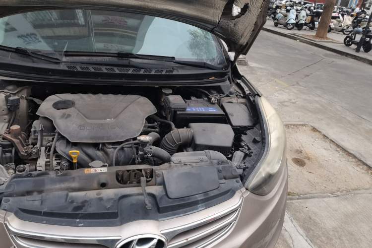 Used Hyundai Elantra (5th Generation / Langdong) 2012 1.6L Automatic Fashion Edition Engine Bay Left