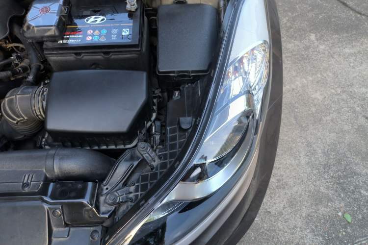 Used Hyundai Elantra (5th Generation / Langdong) 2012 1.6L Manual Leading Model Engine Bay Left