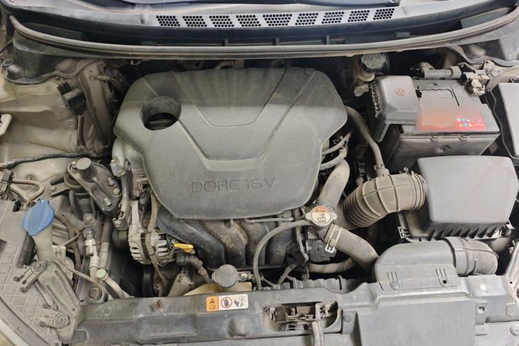 Used Hyundai Elantra (5th Generation / Langdong) 2012 1.6L Automatic Fashion Edition Engine Bay