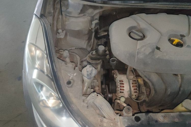 Used Hyundai Elantra (5th Generation / Langdong) 2012 1.8L Automatic Prestige Model Engine Bay Right