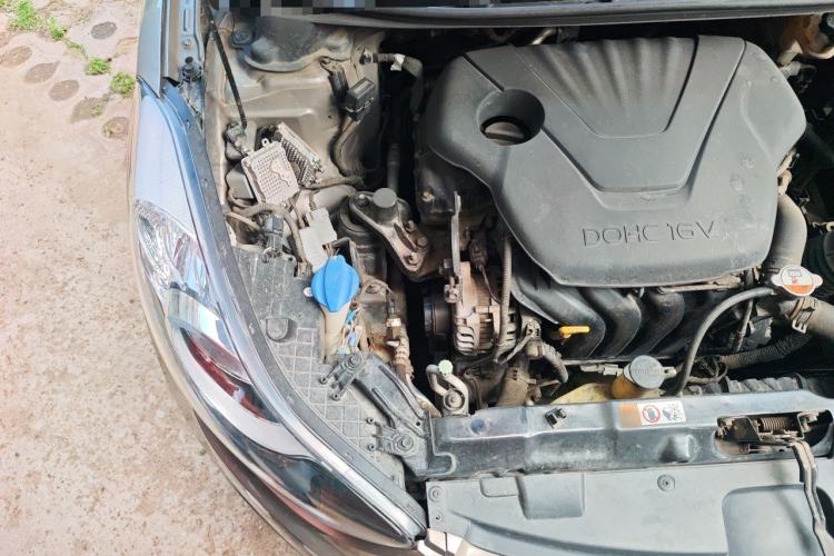 Used Hyundai Elantra (5th Generation / Langdong) 2012 1.6L Automatic Prestige Model Engine Bay Right