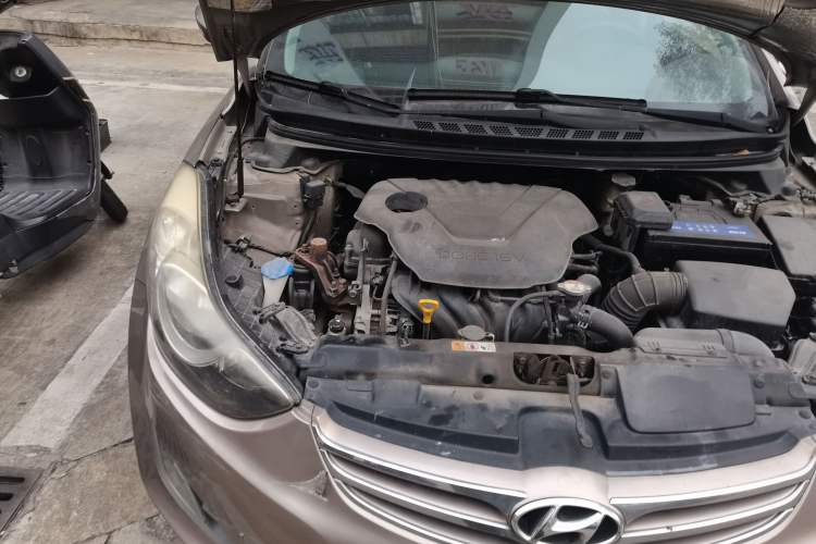 Used Hyundai Elantra (5th Generation / Langdong) 2012 1.6L Automatic Fashion Edition Engine Bay Right
