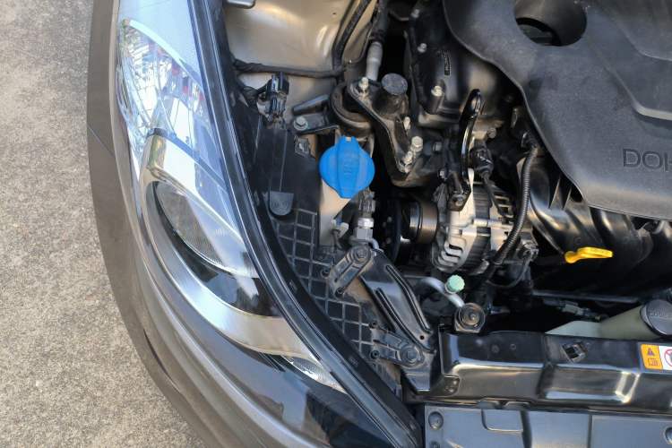 Used Hyundai Elantra (5th Generation / Langdong) 2012 1.6L Manual Leading Model Engine Bay Right