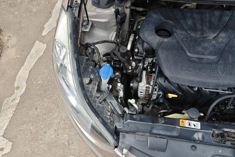 Used Hyundai Elantra (5th Generation / Langdong) 2012 1.6L Automatic Fashion Edition Engine Bay Right