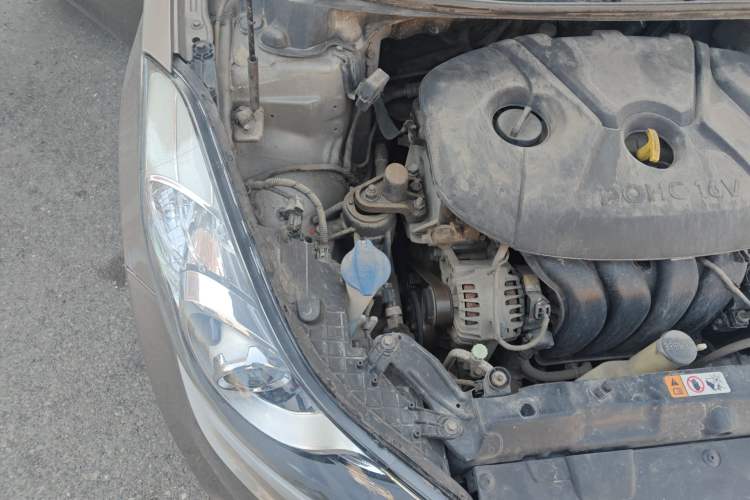 Used Hyundai Elantra (5th Generation / Langdong) 2012 1.8L Automatic Prestige Model Engine Bay Right