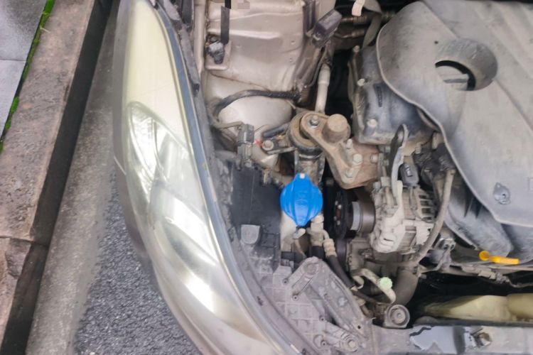 Used Hyundai Elantra (5th Generation / Langdong) 2012 1.6L Manual Fashion Edition Engine Bay Right