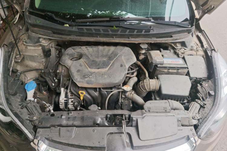 Used Hyundai Elantra (5th Generation / Langdong) 2012 1.6L Automatic Prestige Model Engine Bay