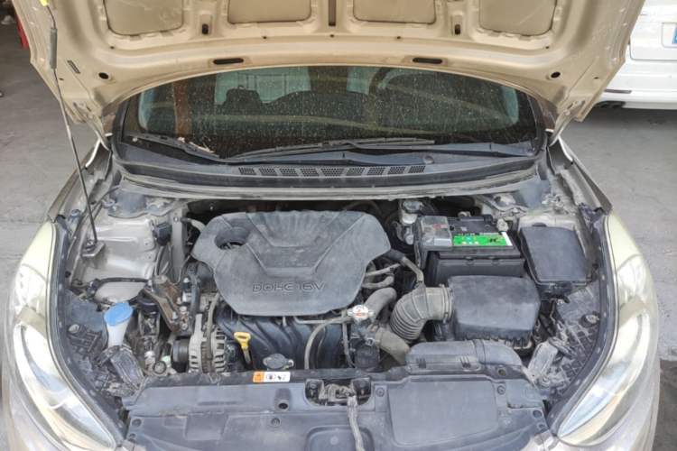 Used Hyundai Elantra (5th Generation / Langdong) 2012 1.6L Manual Leading Model Engine Bay