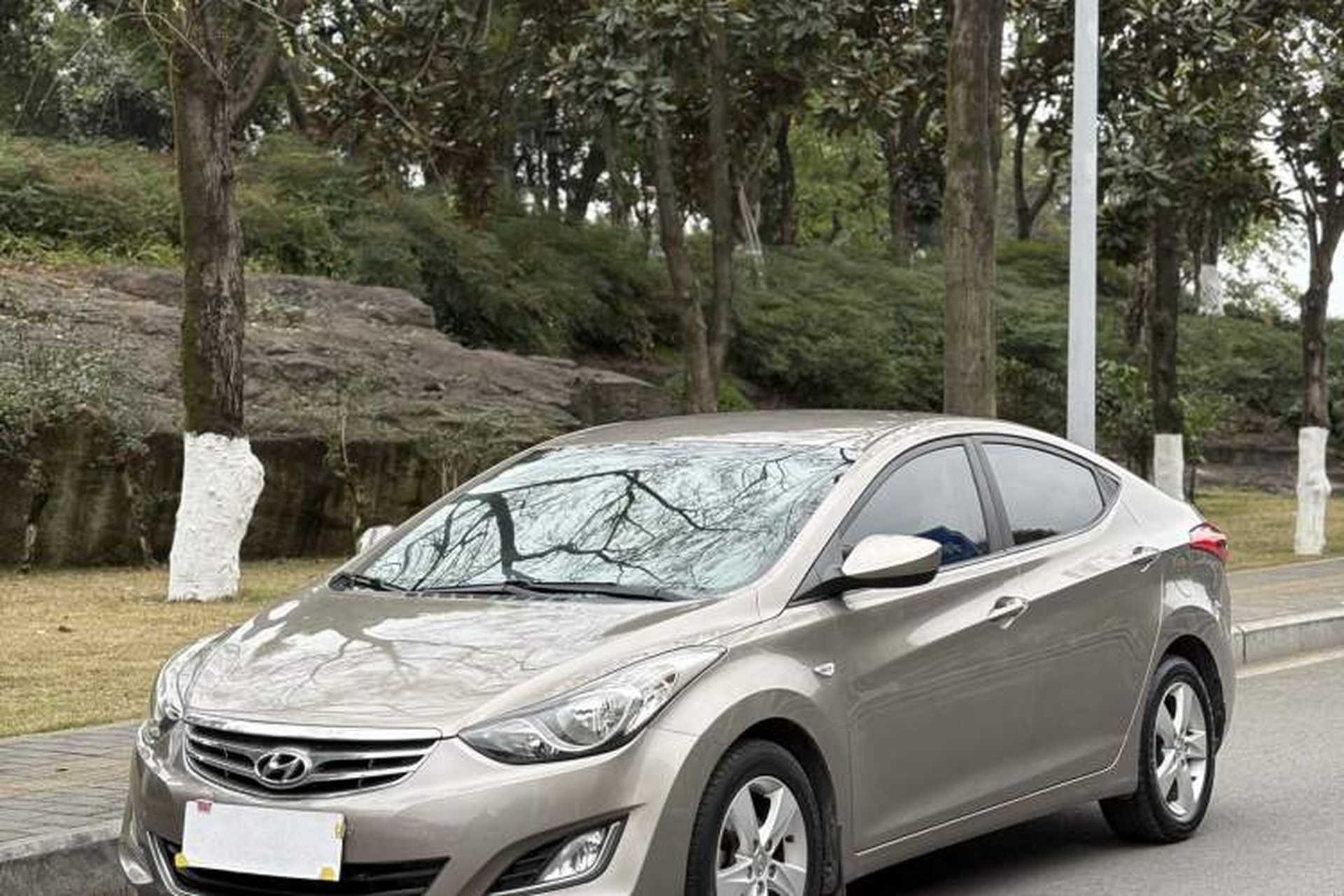 Used Hyundai Elantra (5th Generation / Langdong) 2012 1.6L Automatic Fashion Edition Front Left 45 Deg