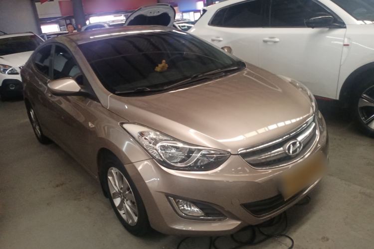 Used Hyundai Elantra (5th Generation / Langdong) 2012 1.6L Automatic Fashion Edition Front Right 45 Deg