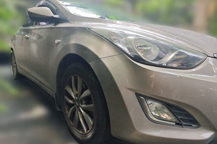 Used Hyundai Elantra (5th Generation / Langdong) 2012 1.6L Automatic Fashion Edition Front Right 45 Deg
