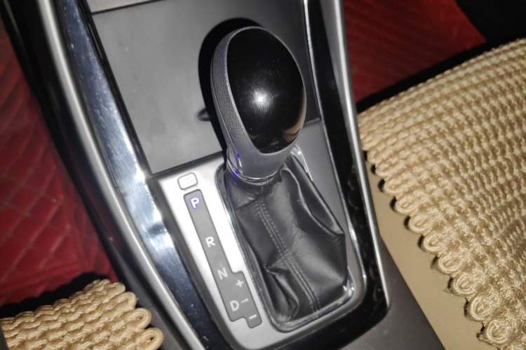 Used Hyundai Elantra (5th Generation / Langdong) 2012 1.6L Automatic Leading Model Gear Lever