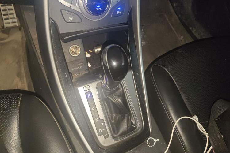 Used Hyundai Elantra (5th Generation / Langdong) 2012 1.8L Automatic Prestige Model Gear Lever