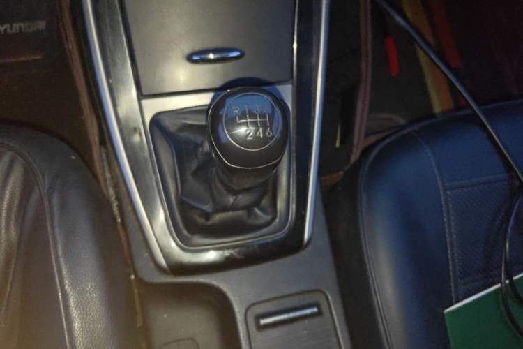 Used Hyundai Elantra (5th Generation / Langdong) 2012 1.6L Manual Leading Model Gear Lever
