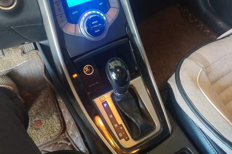 Used Hyundai Elantra (5th Generation / Langdong) 2012 1.6L Automatic Prestige Model Gear Lever
