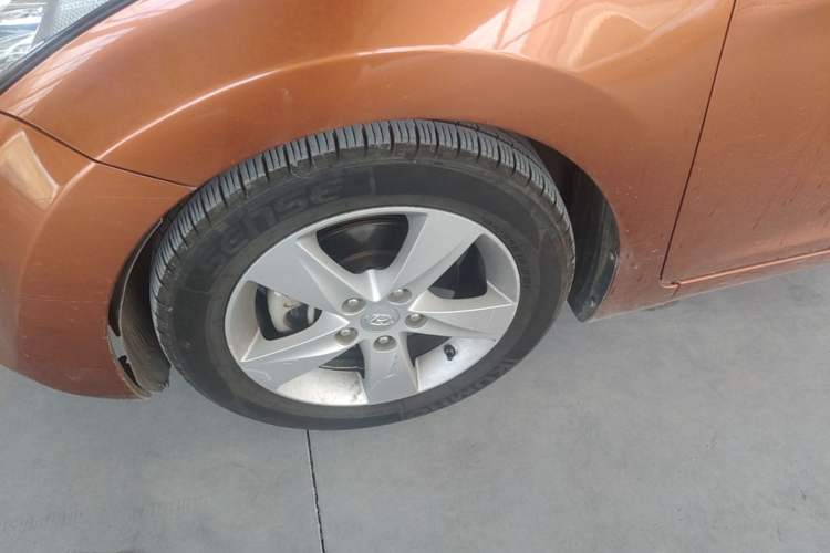 Used Hyundai Elantra (5th Generation / Langdong) 2012 1.6L Automatic Prestige Model Left Front Wheel Hub