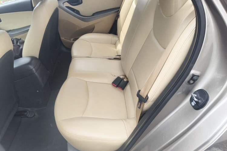Used Hyundai Elantra (5th Generation / Langdong) 2012 1.6L Manual Fashion Edition Left Rear Seat
