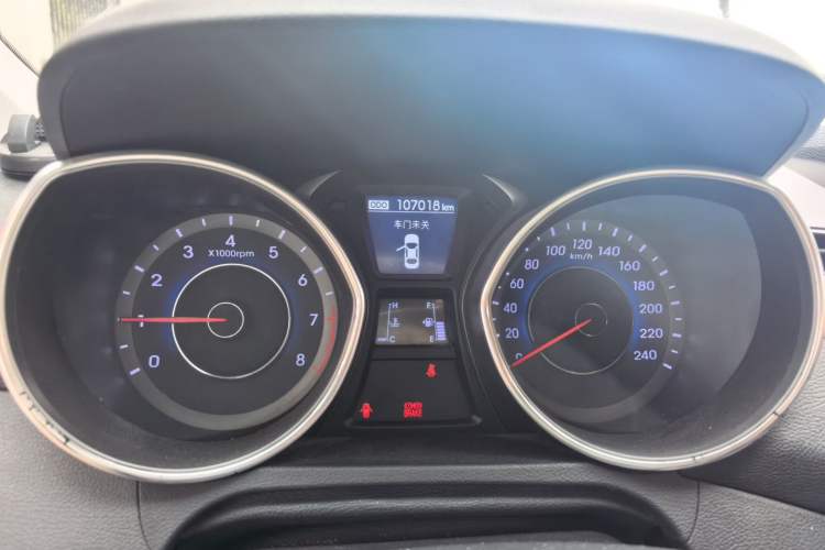 Used Hyundai Elantra (5th Generation / Langdong) 2012 1.6L Manual Leading Model Odometer Close Up