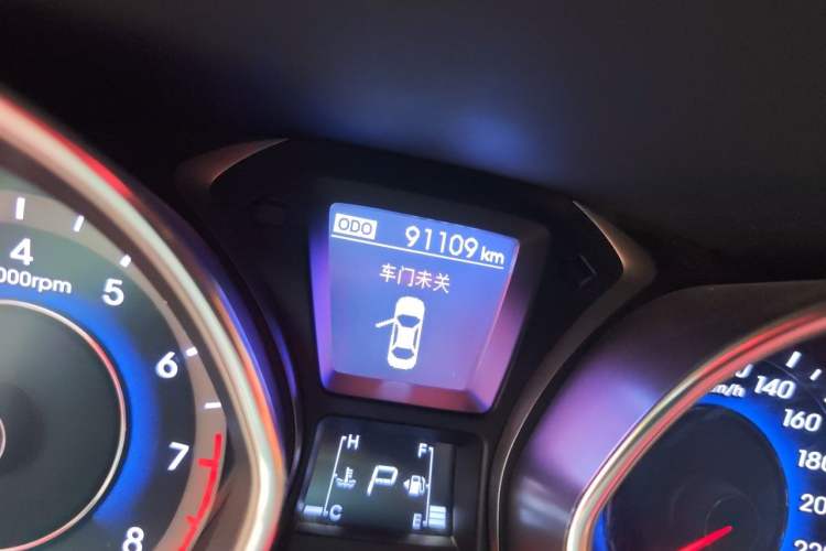Used Hyundai Elantra (5th Generation / Langdong) 2012 1.6L Automatic Prestige Model Odometer Close Up